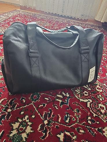 Сумка-баул/дорожная сумка, черная - Материал: плотная экокожа с