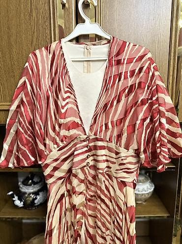 шелк: Продаю платья для дам на 46 размер цена 2000. Юбки по 1000 сом — 1