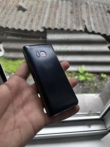 лот смартфонов: Два телефона. 1) Кнопочный раскладной телефон NTT Docomo (японская — 4