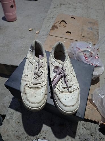 Состояние хорошее не пораньше всего за 1000сом все пары