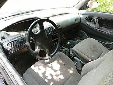 авто чанган: Mazda 626: 1992 г., 0.2 - engine capacity л, Кол менен иштөөчү, Бензин, Седан — 4