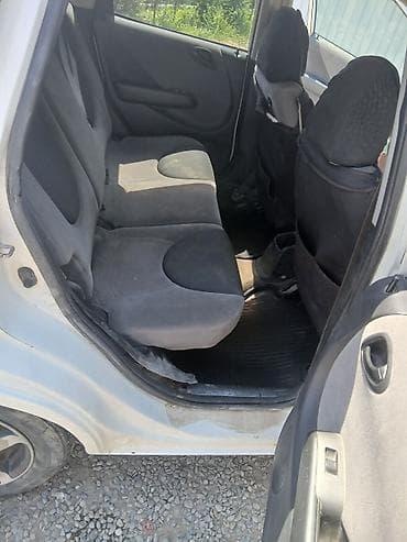 салон автомобиля: Honda Fit: 2003 г., 1.3 л, Автомат, Бензин, Хэтчбэк — 5