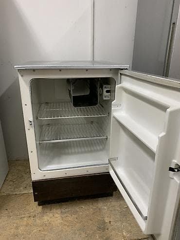 холодильник кичинекей: Холодильник маленький. ❄️ 👍 Полностью рабочий. Производство Россия — 2