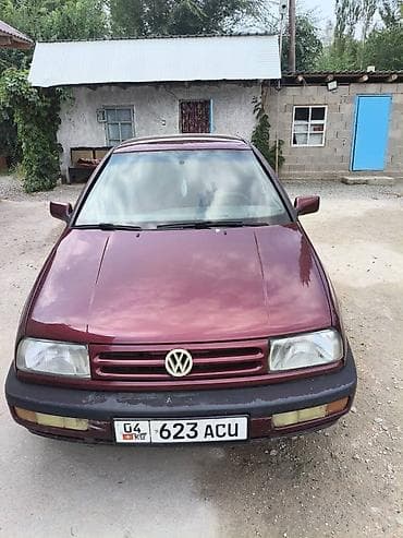 Транспорт: Volkswagen Vento: 1995 г., 1.8 л, Механика, Бензин, Седан — 1
