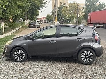 тойота приус с: Toyota Prius C: 2016 г., Гибрид, Хэтчбэк — 5