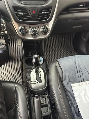 Chevrolet Spark: 2016 г., 1 л, Автомат, Бензин, Хэтчбэк — 2