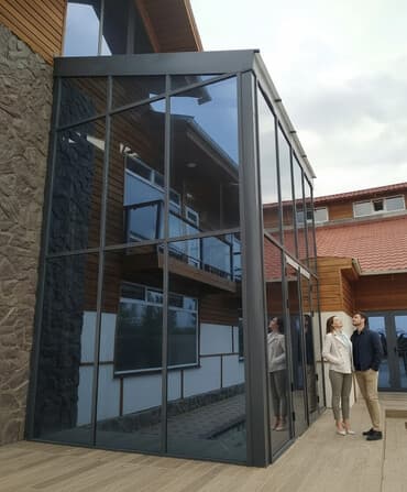 домик из контейнера: Алюминиевое окно на заказ, Тип окна: Панорамные, Декоративные особенности: Другие особенности, Бесплатная установка, Без рассрочки — 1