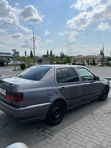 срочный: Volkswagen Vento: 1992 г., 1.8 л, Механика, Бензин, Седан — 3