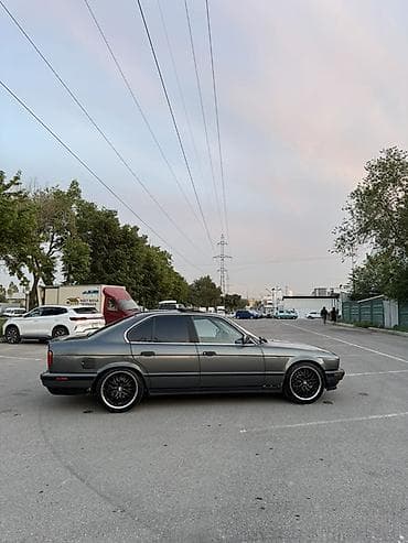 BMW: BMW 5 series: 1989 г., 3 л, Механика, Бензин, Седан — 5