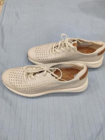 Мокасины и лоферы: Продаю женские кроссовки из белой кожи(Clarks-Британский бренд) — 2