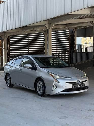 голы 3 купе: Toyota Prius: 2016 г., 1.8 л, Вариатор, Гибрид, Лифтбек — 3
