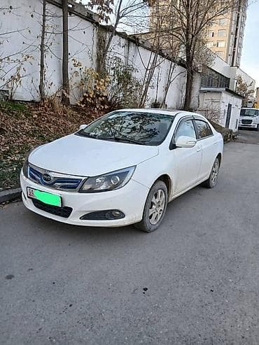 leapmotor b10: BYD E5: 2017 г., Электромобиль, Седан — 1