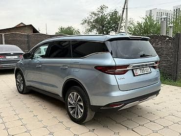 b class: Geely : 2020 г., 1.5 л, Автомат, Бензин, Минивэн — 4