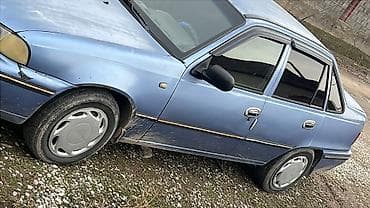 пассат б3 бак: Седан синего цвета, 4 двери, классический кузов. Компактный и удобный — 2