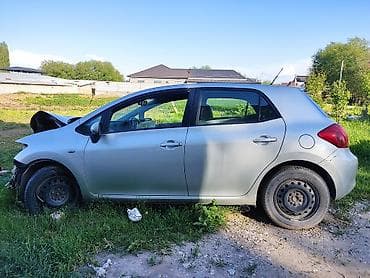 Самовывоз Toyota Auris хэтчбек, серебристый, 5 дверей. Версия для