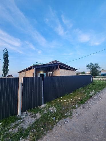Кыймылсыз мүлк: Продаётся одноэтажный дом с участком. в Сокулуке Описание: - — 1