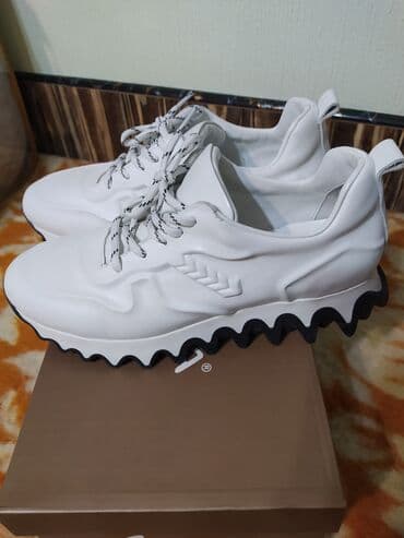 брендовые мужские спортивные костюмы из турции: Новыекожа, белоснежные, размер 38, производство Турция. Заказали — 9