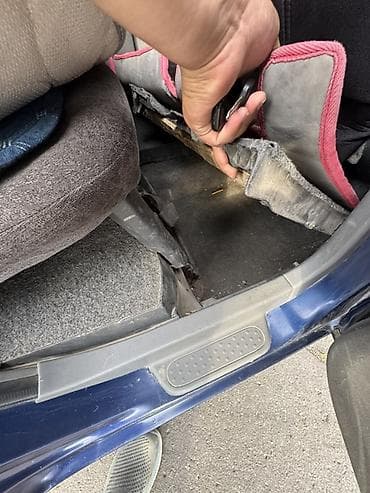vitz platz: Toyota Yaris Verso: 2000 г., 1.3 л, Механика, Бензин, Минивэн — 8