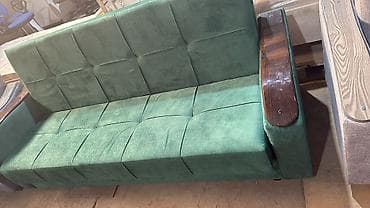 диваны продаю: Прямые диваны с высокой спинкой и широкими подлокотниками - — 5