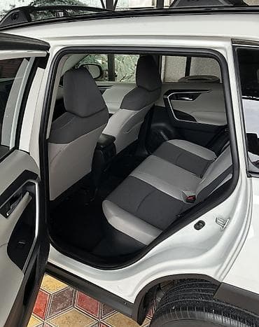 4 7: Toyota RAV4: 2019 г., 2.5 л, Автомат, Гибрид, Внедорожник — 7