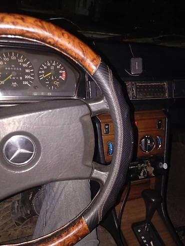 лобовые стекла ауди 80: Mercedes-Benz W124: 1987 г., Автомат, Бензин, Седан — 3