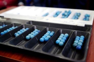 настольные игры для детей: Тогуз коргоол. Кыргыз элинин улуттук оюну. Бул оюн адамдын мээсинин — 1