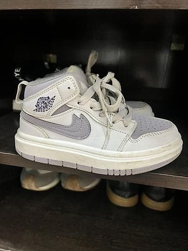 air jordan: Детские кроссовки с утеплением размер 29 см . Забрать можно 6 мкр — 1