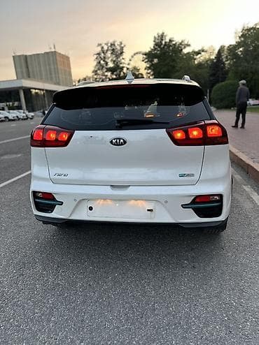 Kia Niro: 2022 г., 2 л, Автомат, Электромобиль, Кроссовер — 5