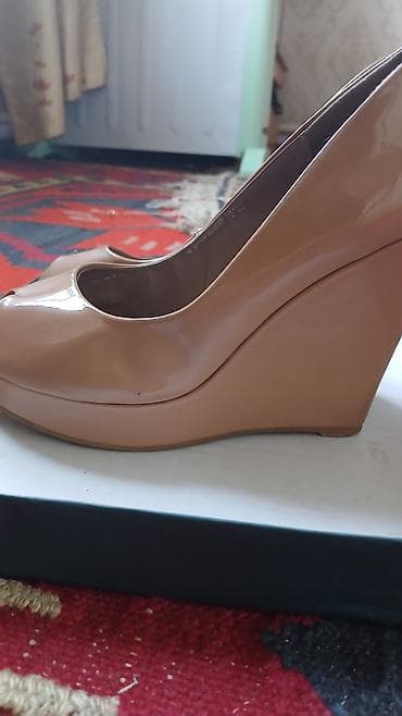 Платья: Отдам даром. Куртки, размеры- 44, 46, обувь, 37, 38. Детские вещи — 8