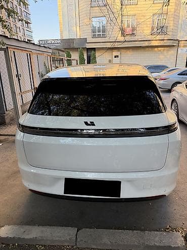 лисиан 9: Lixiang L7: 2023 г., 1.5 л, Автомат, Гибрид, Внедорожник — 5