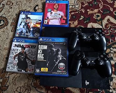 PlayStation 4 Fat с комплектом игр и двумя геймпадами DualShock 4. 500