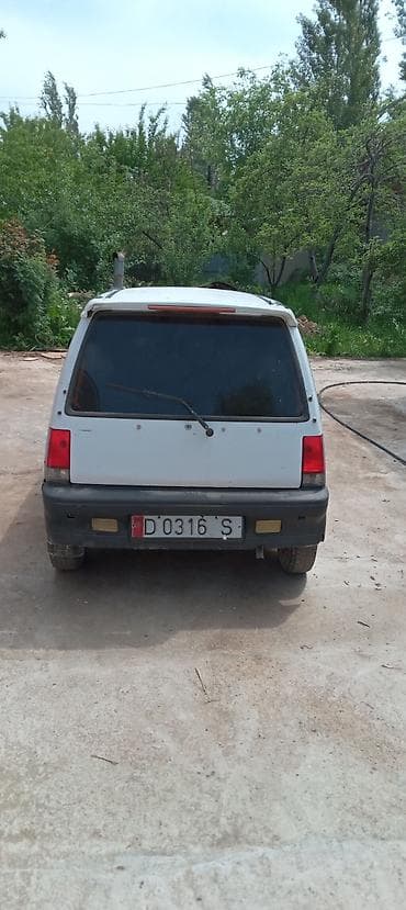 tayota prius 2018: Компактный хэтчбек 5 дверей, белый цвет. Практичный городской — 3