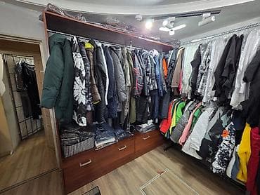 Джинсы: Продаю два шкафа для магазина,1шкаф-2,5/2,0/0,50. 2шкаф-2.3/2/0.45 — 1