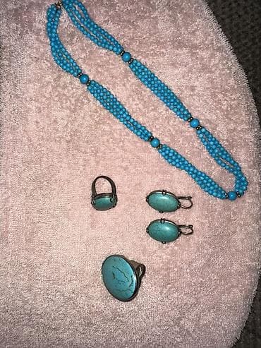 Комплект бижутерии в бирюзовых тонах. Состав: - Длинное многоярусное