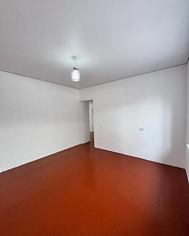 Үйлөрдү сатуу: 🏡 Продаётся полдома 📍Локация: Донской 49/2 (район — 4