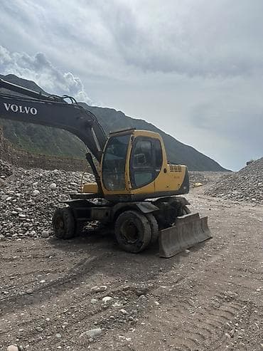 audi v8: Экскаватор, Volvo, 2001 г., Колесный — 2