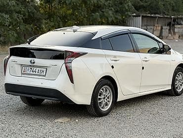 lancer evolution: Toyota Prius: 2017 г., 1.8 л, Автомат, Гибрид, Хэтчбэк — 4