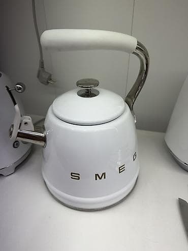 kitchen aid: Техника и кухонные аксессуары SMEG в фирменном ретро-стиле. На фото — 8