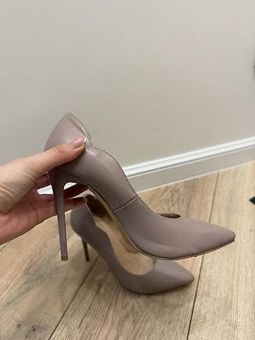 ликвидация товара: Продаю всю обувь за 1500 сом(розовый и белый каблук 36го размера — 5