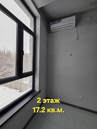 жалалабад спутник: Кеңселерди ижаралоо, 16 м², Бизнес борборунда, Тоолор көрүнүп турат, 1-катар, Жабдуулары менен — 4