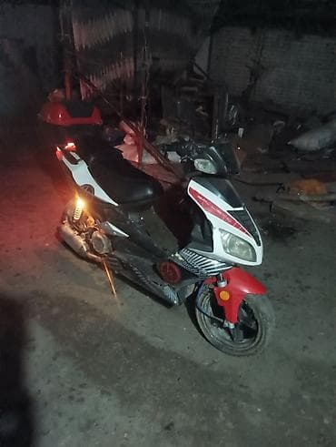 купить скутор: Тип скутера 150 куб. см, Бензин — 4