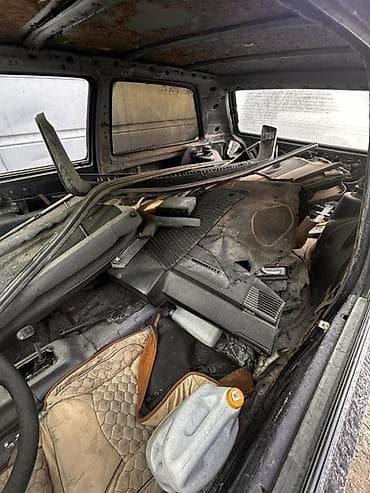 Продажа авто: Автомобиль хэтчбек 3‑дверный, компакт‑класса. Кузов черного цвета — 6