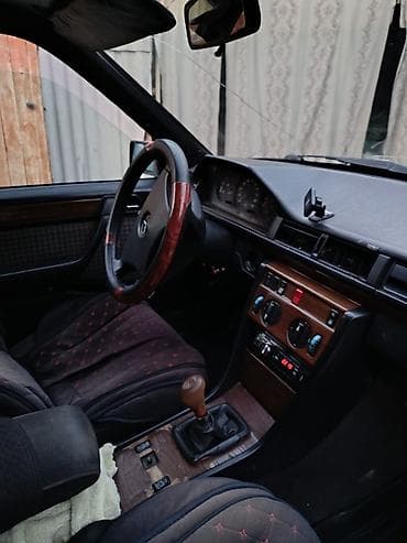 требуется вложении: Mercedes-Benz W124: 1993 г., Универсал — 8