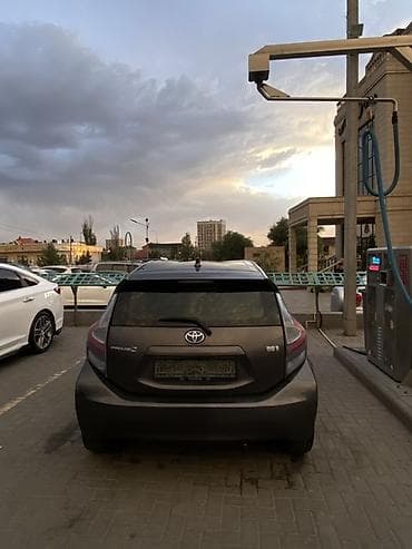 rx 2016: Toyota Prius C: 2016 г., 1.5 л, Автомат, Гибрид, Хэтчбэк — 4