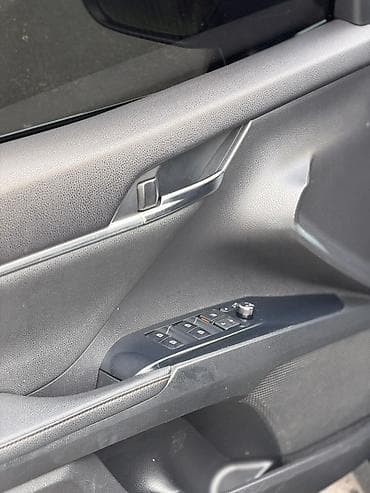 19: Toyota Camry: 2019 г., 2.5 л, Автомат, Гибрид, Седан — 7