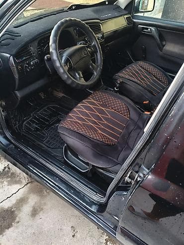 Volkswagen Golf: 1993 г., 1.8 л, Механика, Бензин, Хэтчбэк — 4