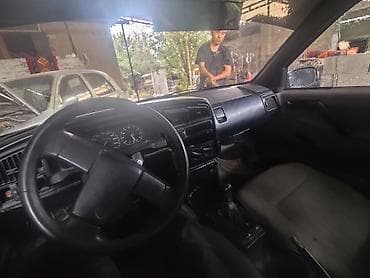 Volkswagen Passat: 1990 г., Бензин, Седан — 6