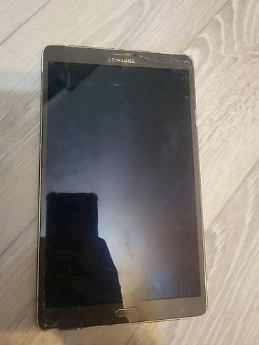 Samsung Galaxy A01, Б/у, 16 ГБ, цвет - Золотой, 1 SIM