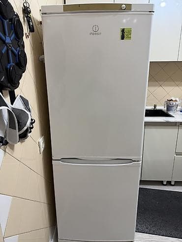 table fan: Холодильник Indesit, Двухкамерный — 1