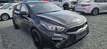 хендай карнивал: Kia Cerato: 2021 г., Седан — 3